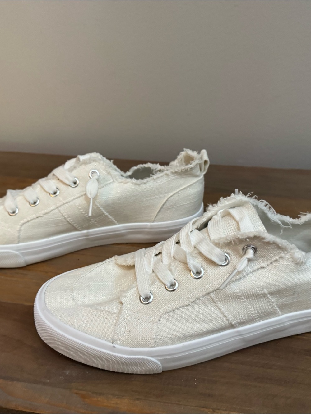 NWOT Obtaom summer white slip-on frayed canvas sneakers Sz 10 - Picture 3 of 6